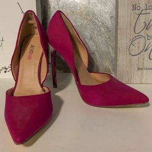 BRAND NEW!!! Never worn pumps